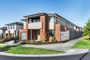 Entire Luxury House In Wantirna South